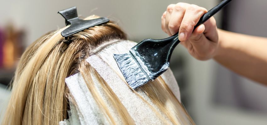 how soon can i bleach my hair again to fix it (2) The woman wants to fix her bleached hair.