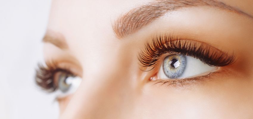 red-eyes-after-lash-extensions2 Healthy eyes with full lash extensions, contrasting potential red eyes after lash extensions.
