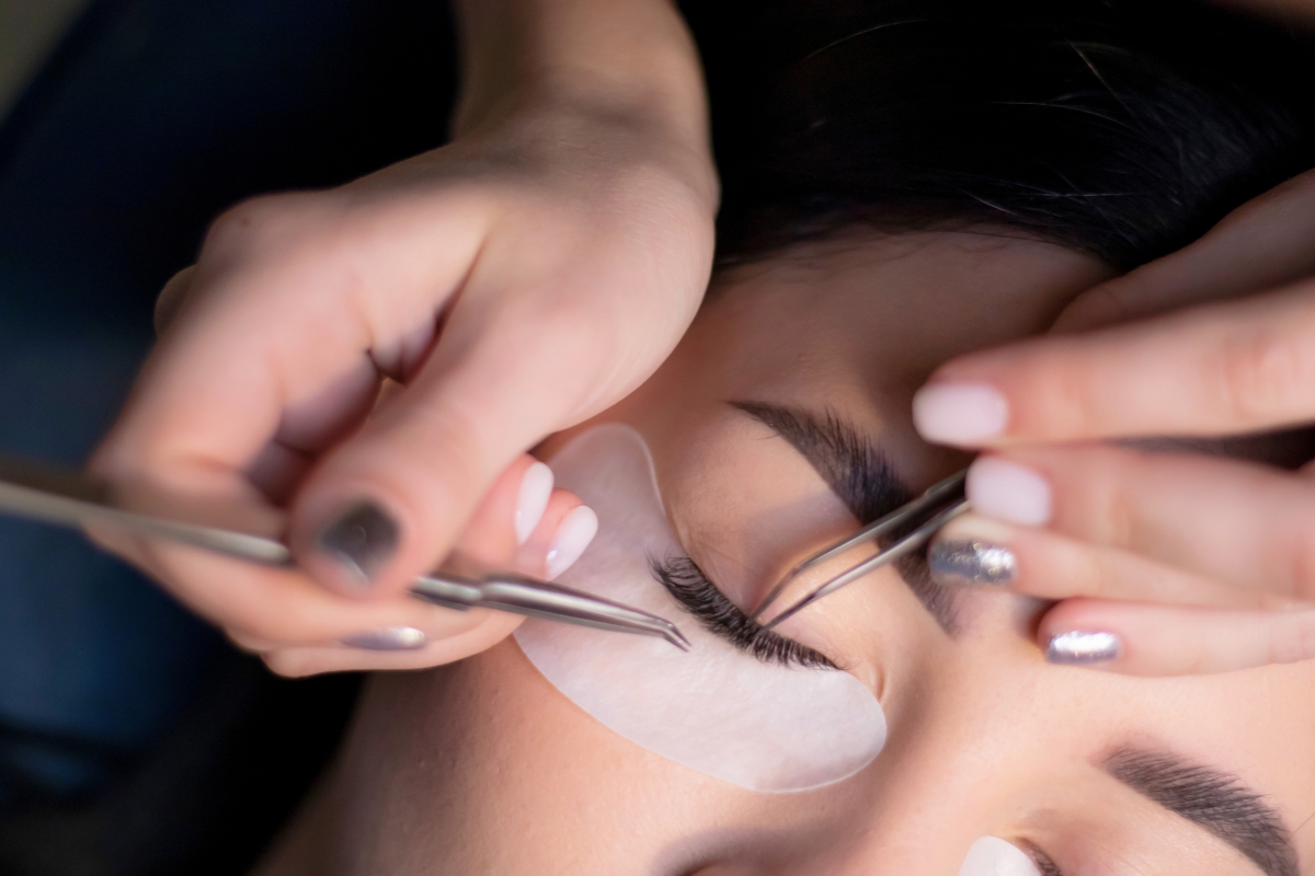 Is It Normal to Have Red Eyes After Lash Extensions?
